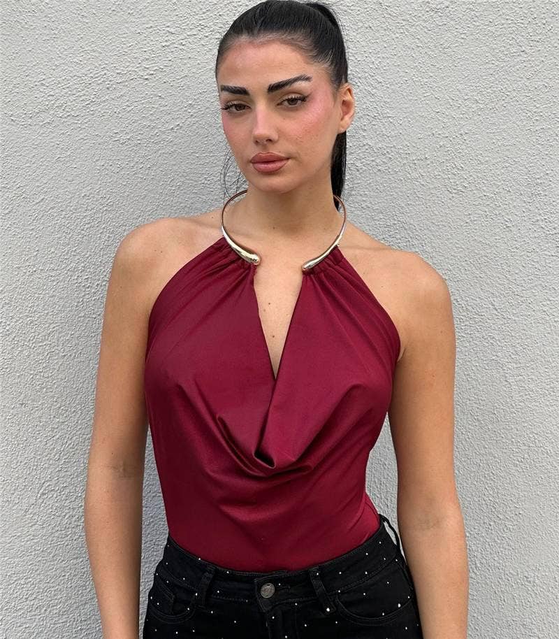 Top único com acessório