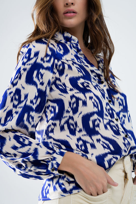 Blusa de manga balão com estampado abstrato em azul-marinho e branco
