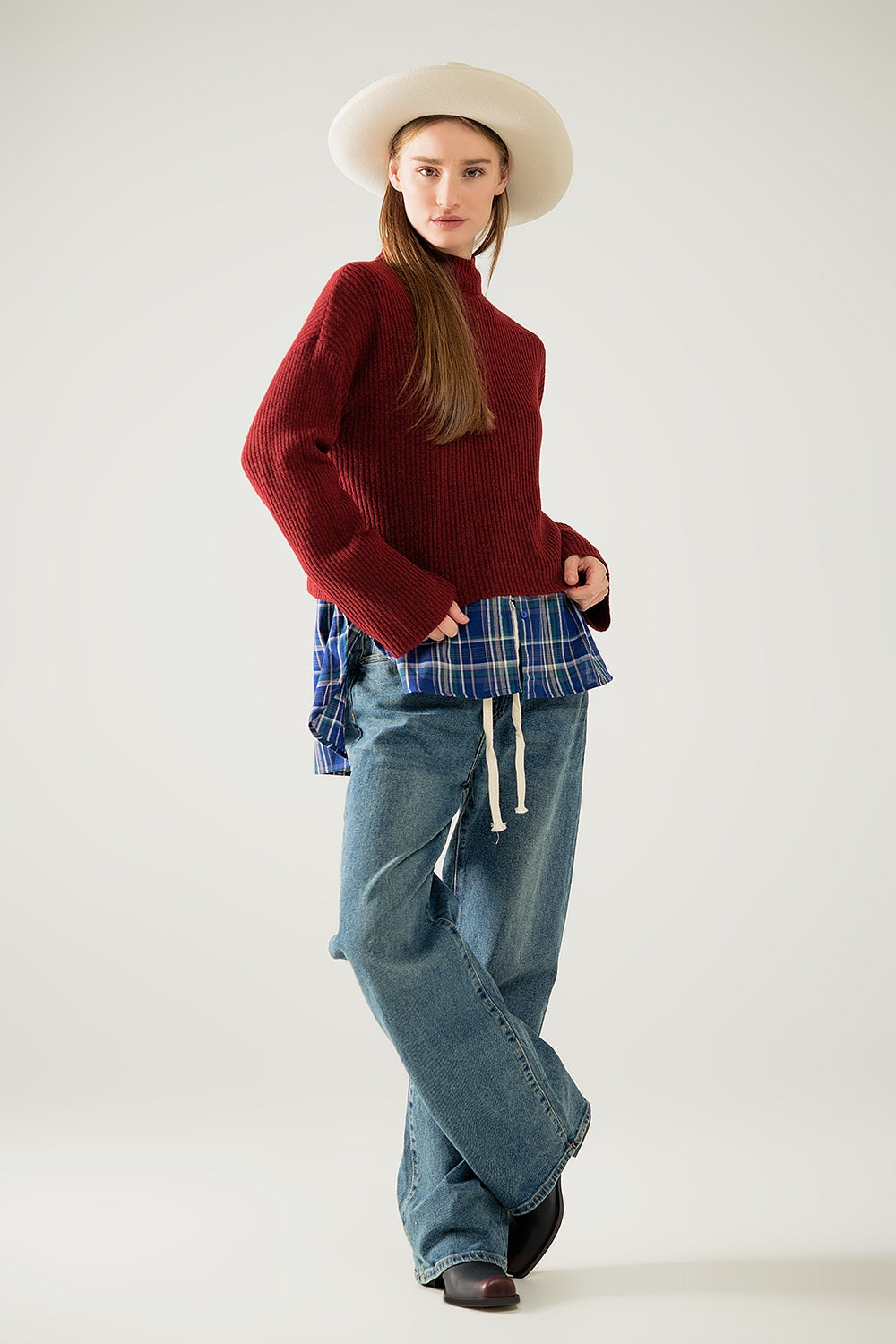 camisola de gola alta com nervuras vinho descontraída