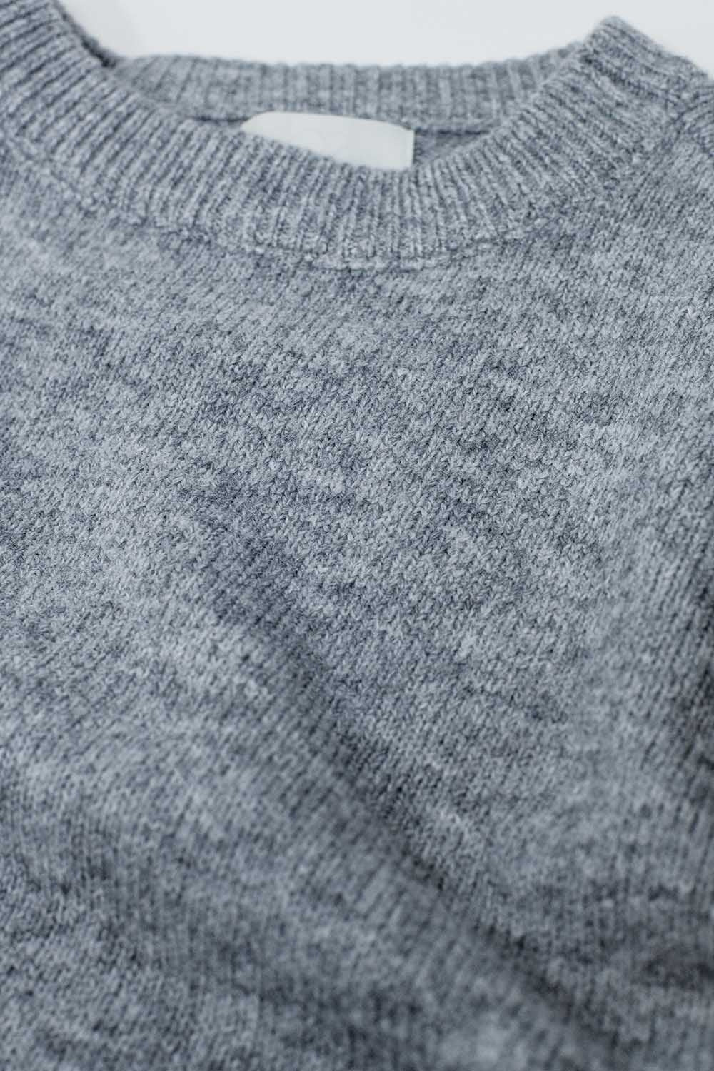 Camisola de malha macia cinzenta com mangas em balão