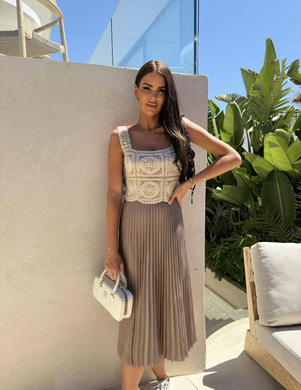 Vestido longo com alças largas bordado boho